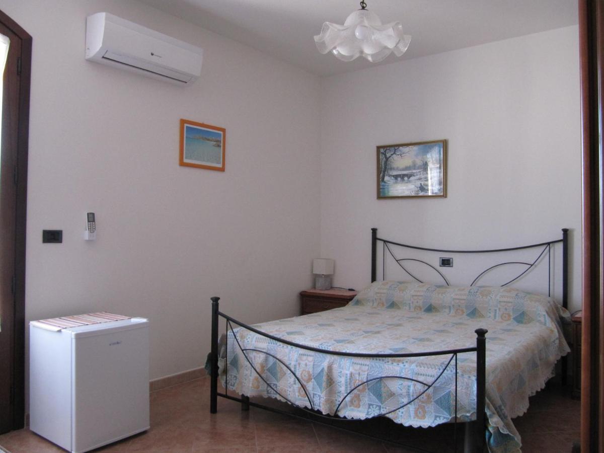 Bed and Breakfast Il Portico Uras Exterior foto