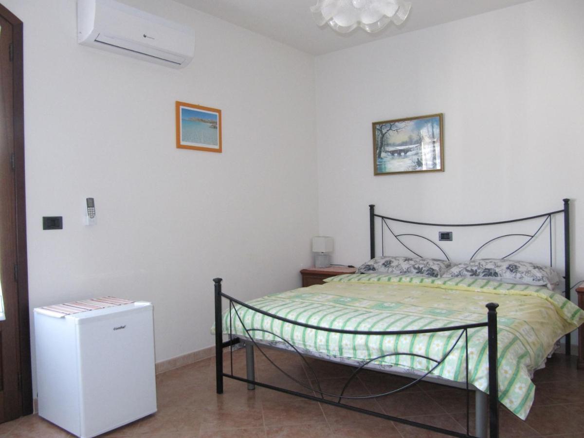 Bed and Breakfast Il Portico Uras Exterior foto