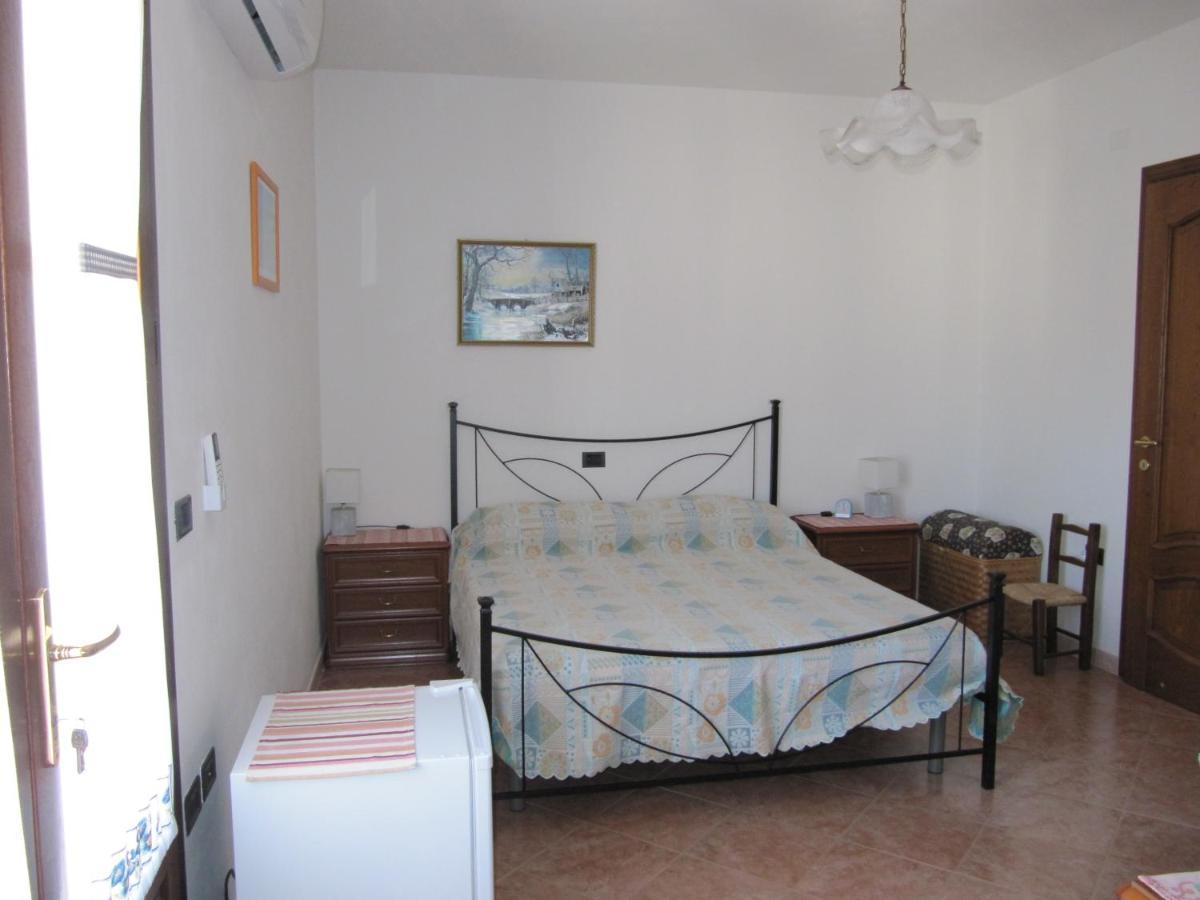 Bed and Breakfast Il Portico Uras Exterior foto
