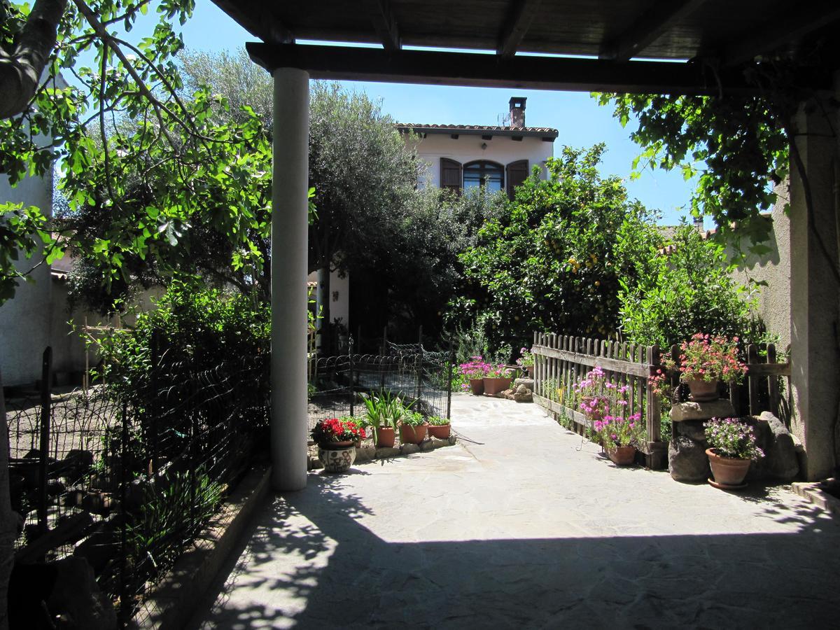 Bed and Breakfast Il Portico Uras Exterior foto