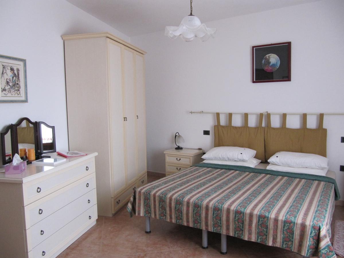Bed and Breakfast Il Portico Uras Exterior foto