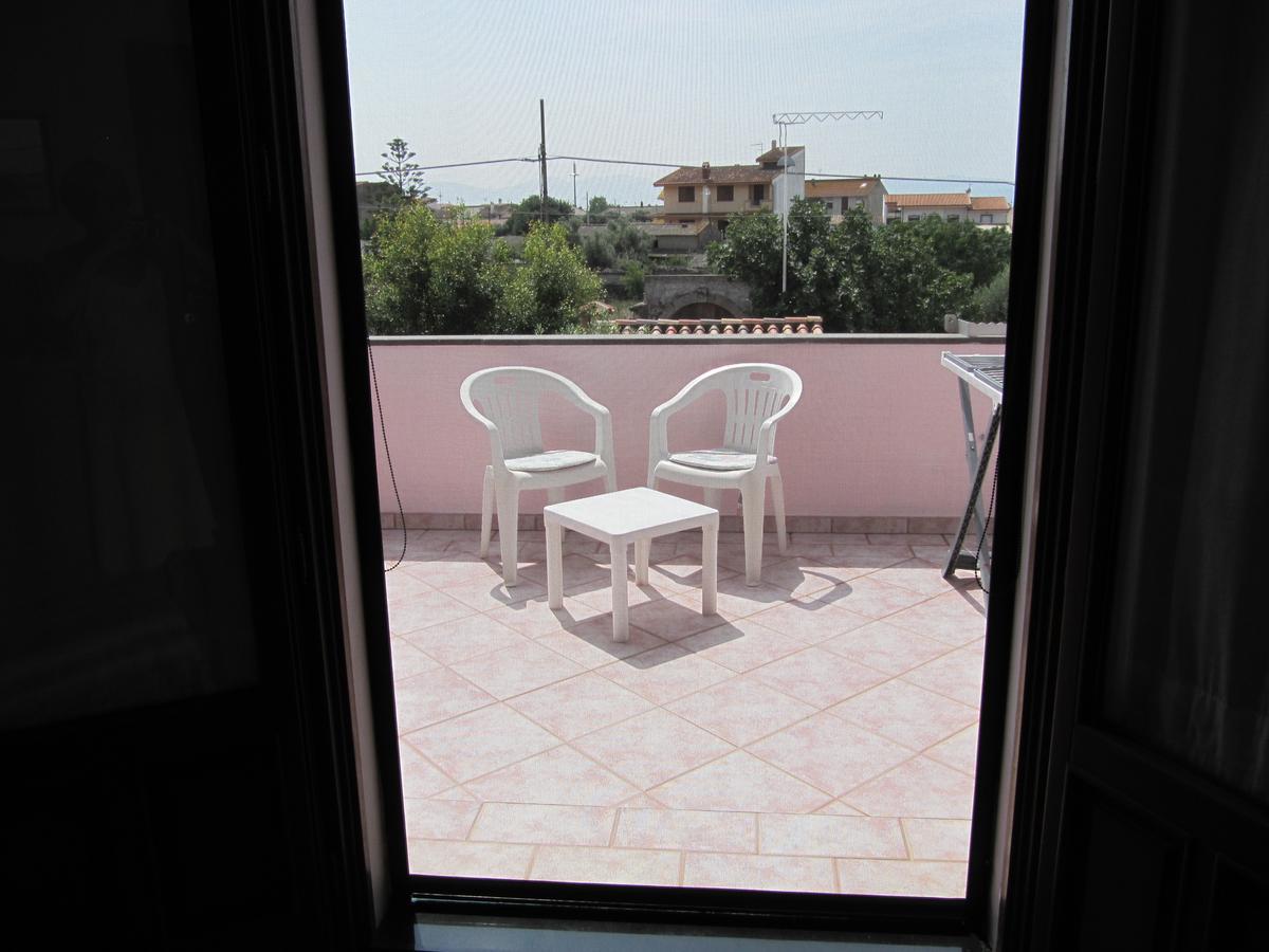 Bed and Breakfast Il Portico Uras Exterior foto